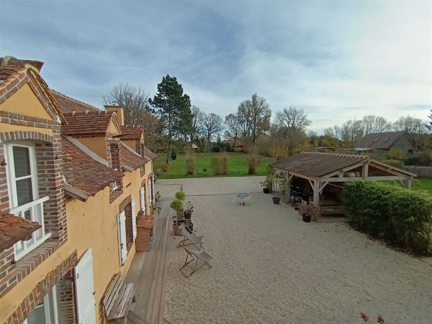 PROPRIETE DANS HAMEAU AU CALME