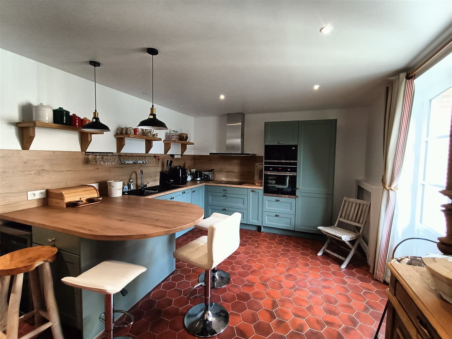 PROPRIETE DANS HAMEAU AU CALME