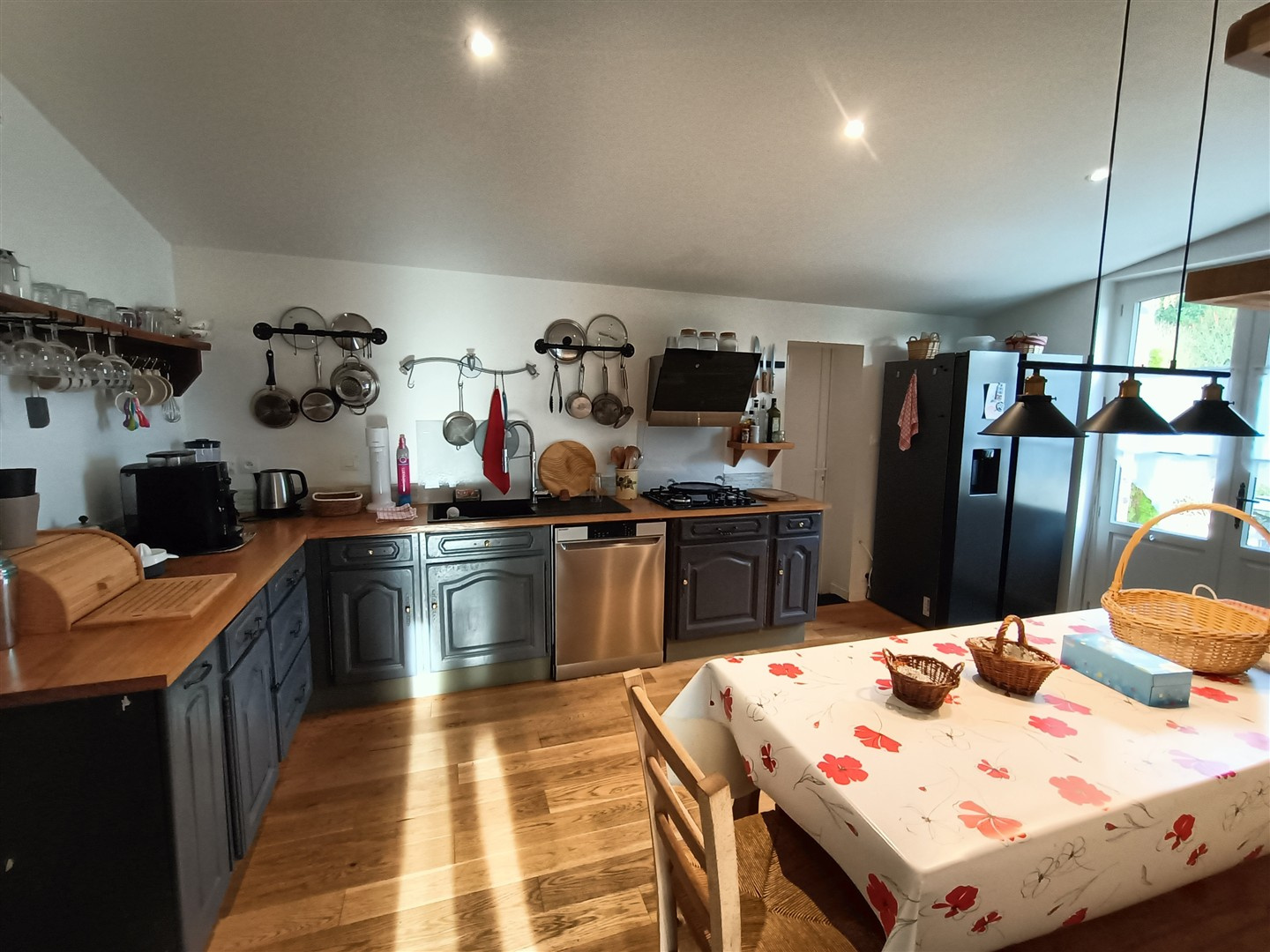 PROPRIETE DANS HAMEAU AU CALME