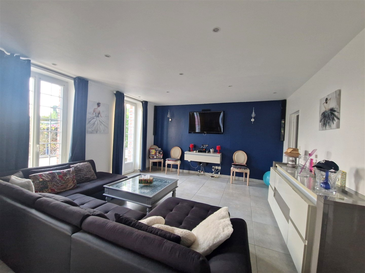 Ce bien rare est idéal pour une grande famille, une activité de gîtes ou pour recevoir vos proches !ILLIERS-L\'EVEQUE