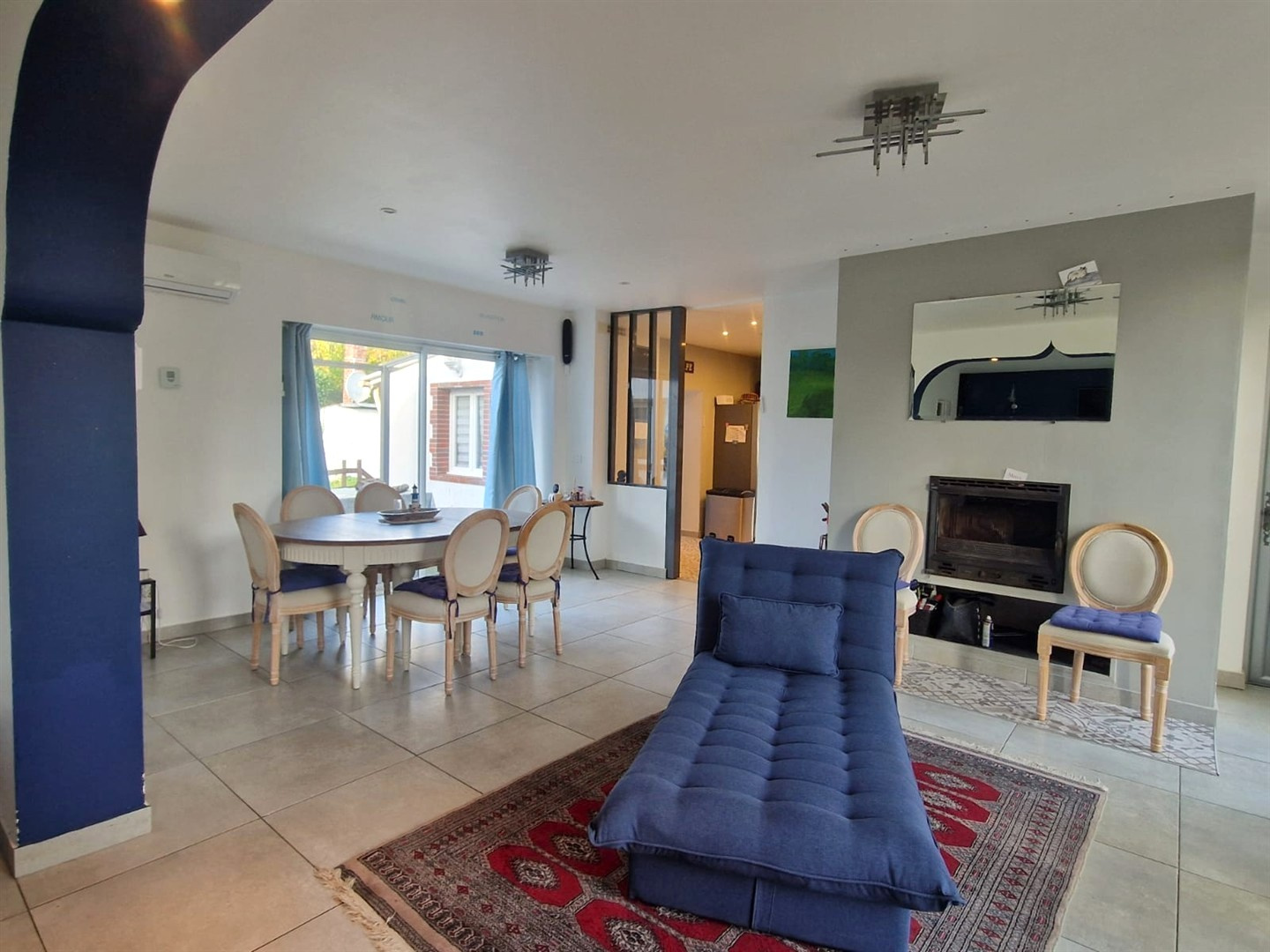 Ce bien rare est idéal pour une grande famille, une activité de gîtes ou pour recevoir vos proches !ILLIERS-L\'EVEQUE