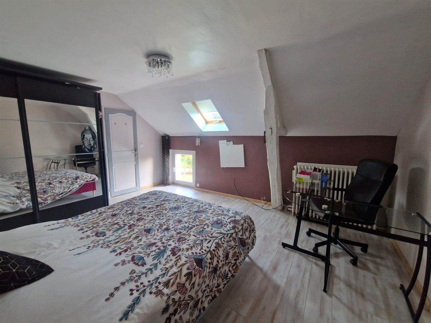 Ce bien rare est idéal pour une grande famille, une activité de gîtes ou pour recevoir vos proches !ILLIERS-L\'EVEQUE