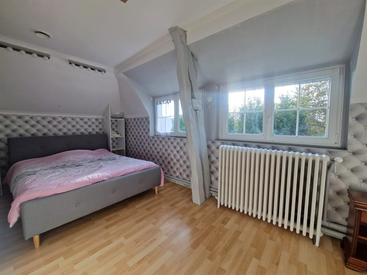 Ce bien rare est idéal pour une grande famille, une activité de gîtes ou pour recevoir vos proches !ILLIERS-L\'EVEQUE