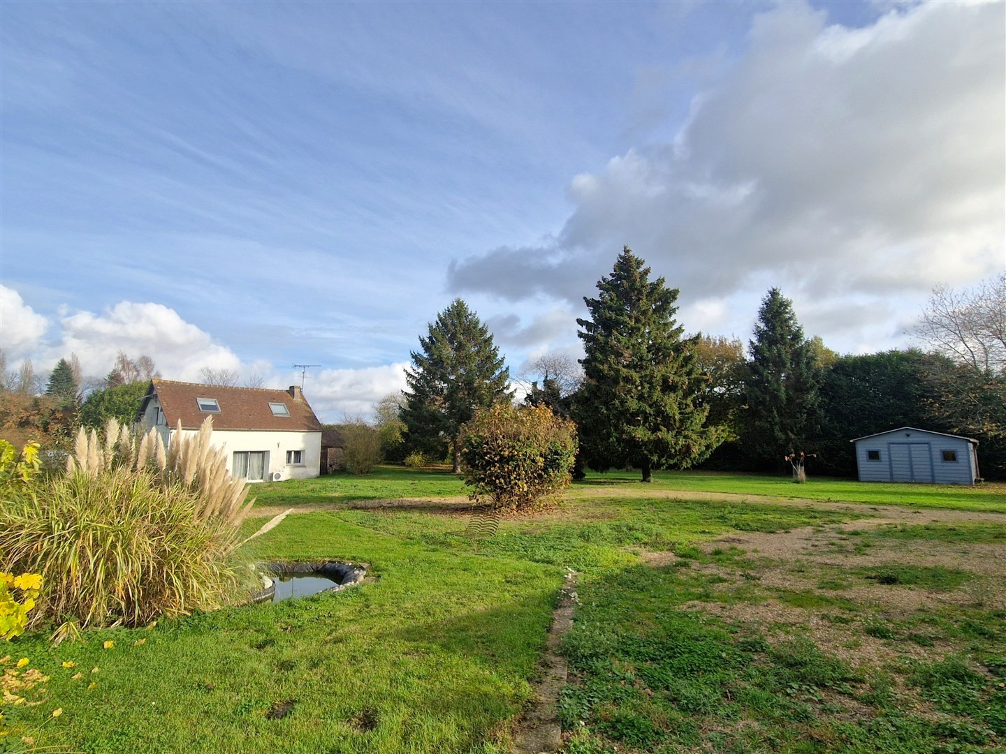 Ce bien rare est idéal pour une grande famille, une activité de gîtes ou pour recevoir vos proches !ILLIERS-L\'EVEQUE