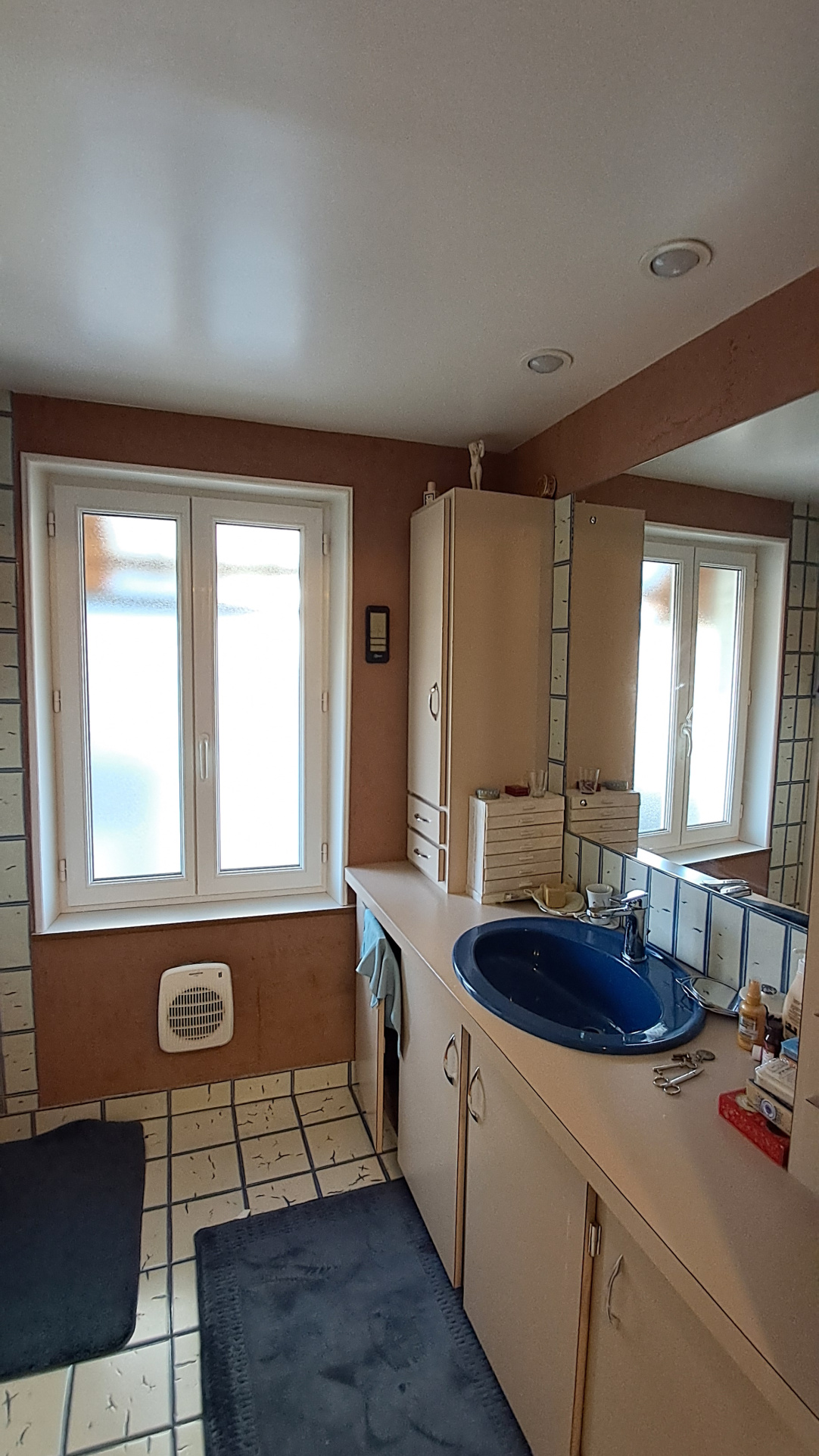 MAISON avec  volumes généreux située proche commodités et écoles.15\' DREUX