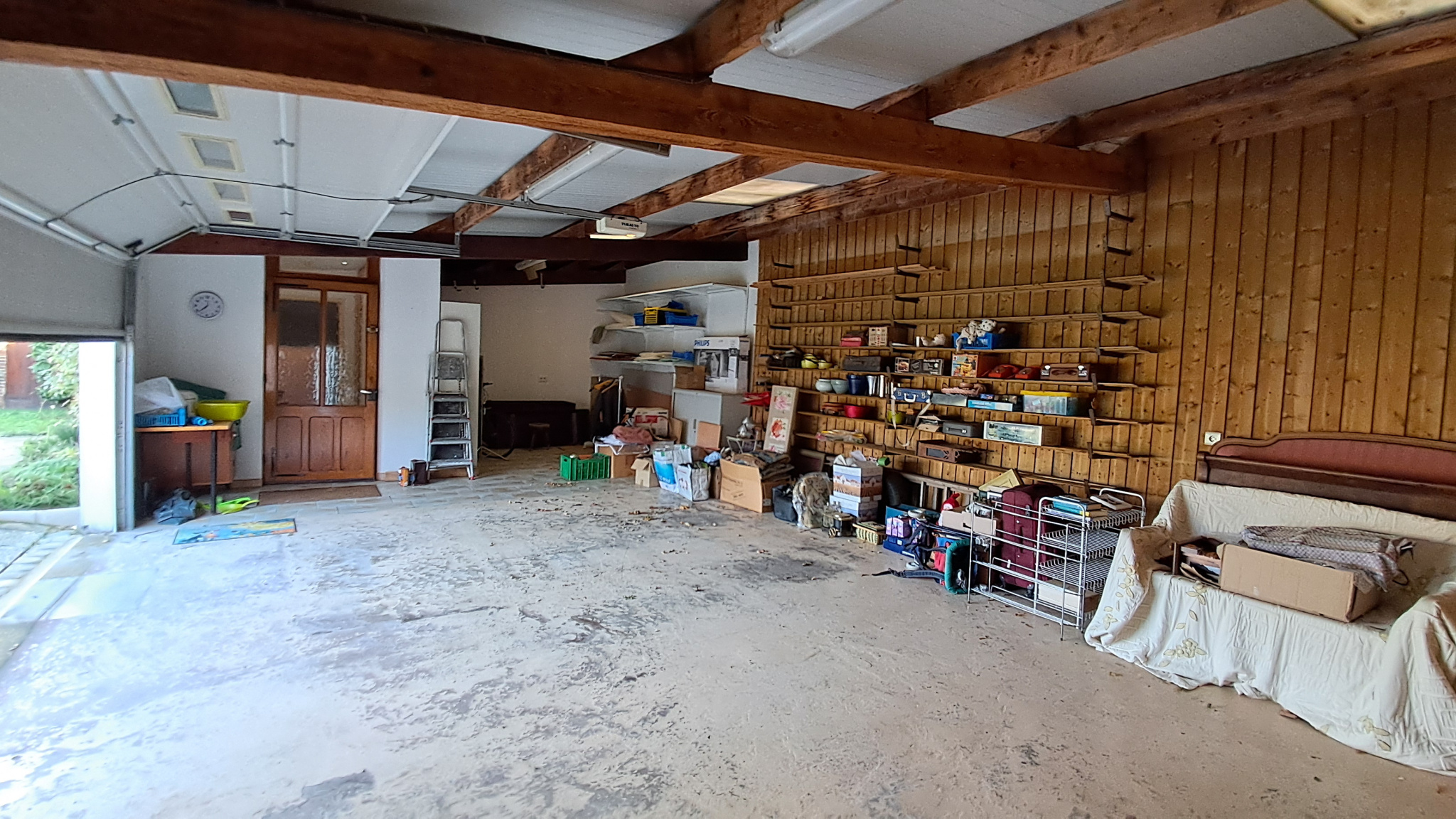 MAISON avec  volumes généreux située proche commodités et écoles.