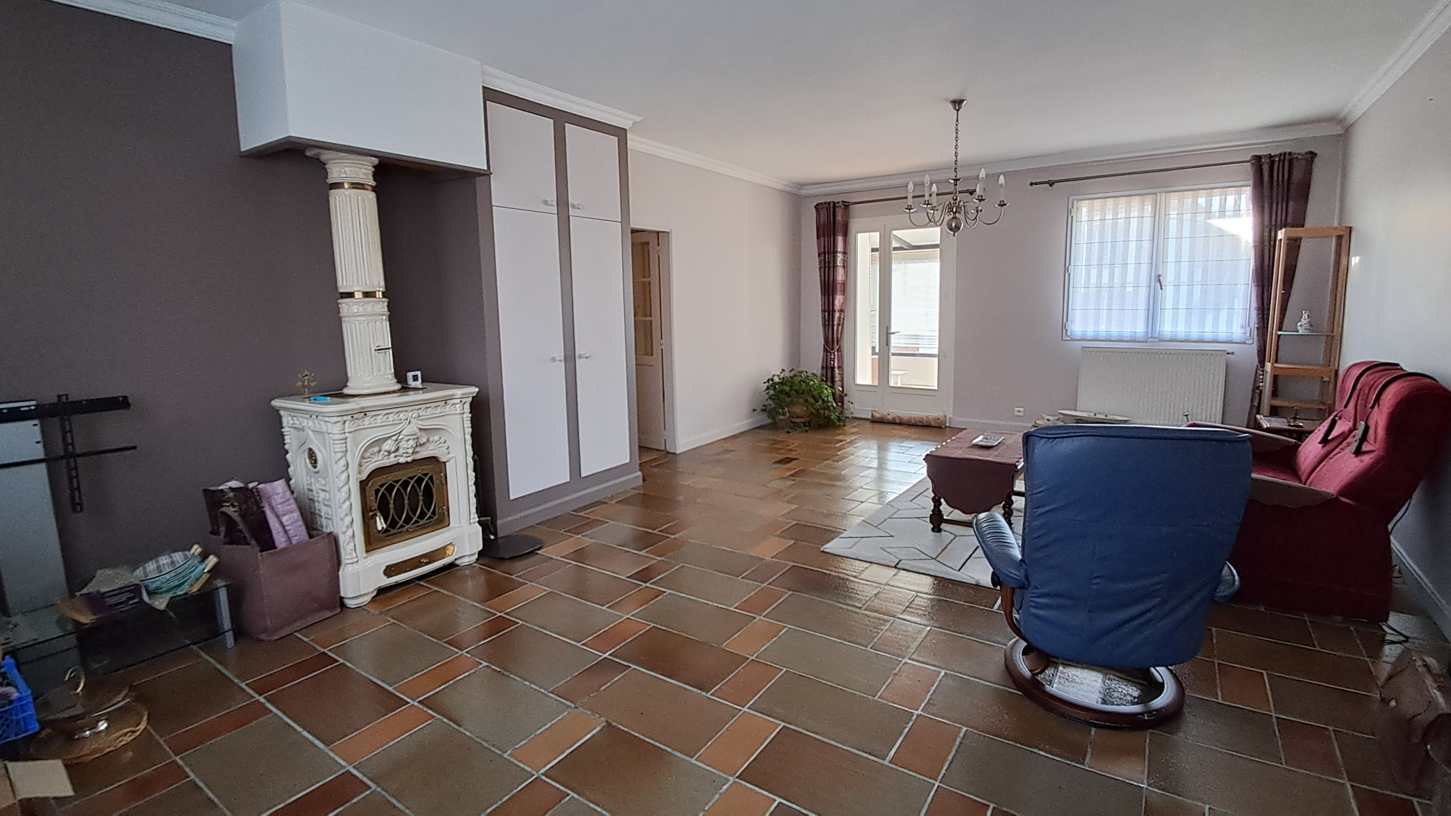 MAISON avec  volumes généreux située proche commodités et écoles.15\' DREUX