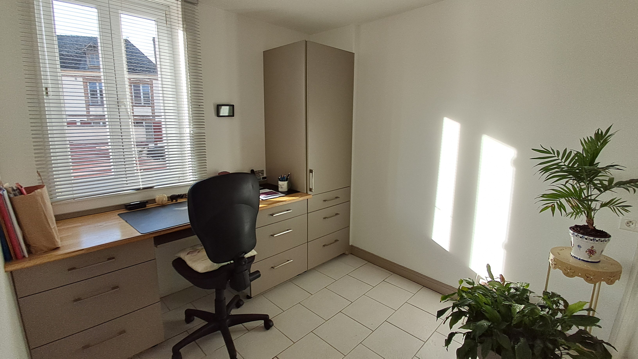 MAISON avec  volumes généreux située proche commodités et écoles.15\' DREUX