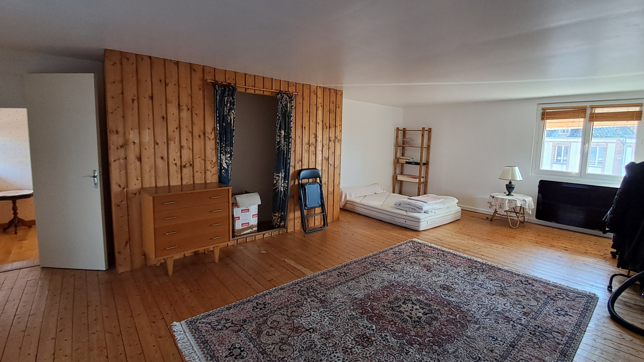 MAISON avec  volumes généreux située proche commodités et écoles.