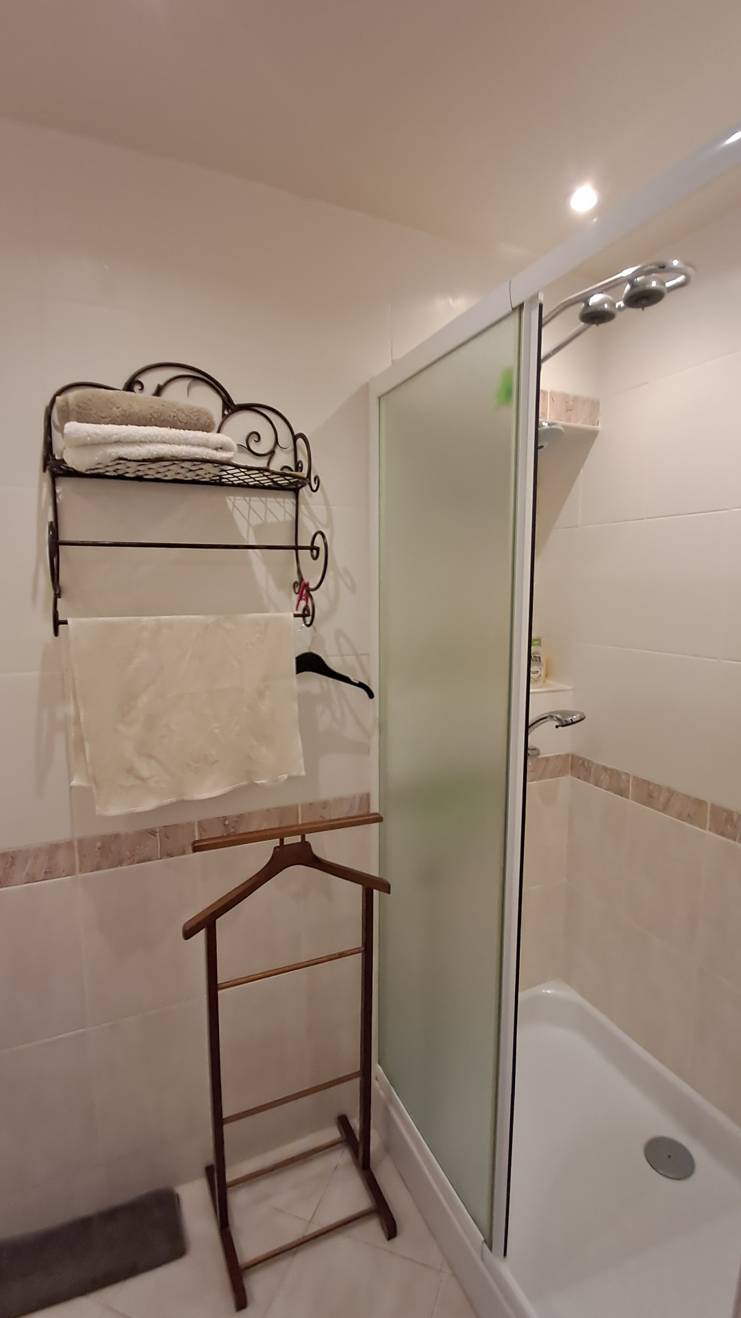 MAISON avec  volumes généreux située proche commodités et écoles.15\' DREUX