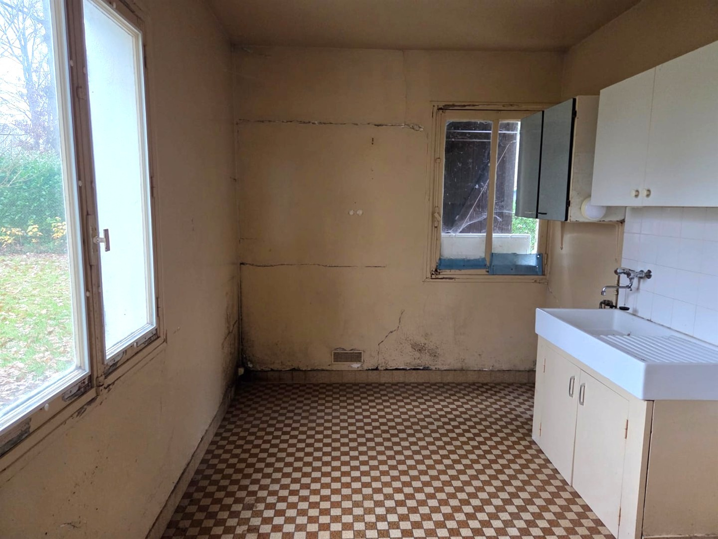 MAISON ANCIENNE À RÉNOVER