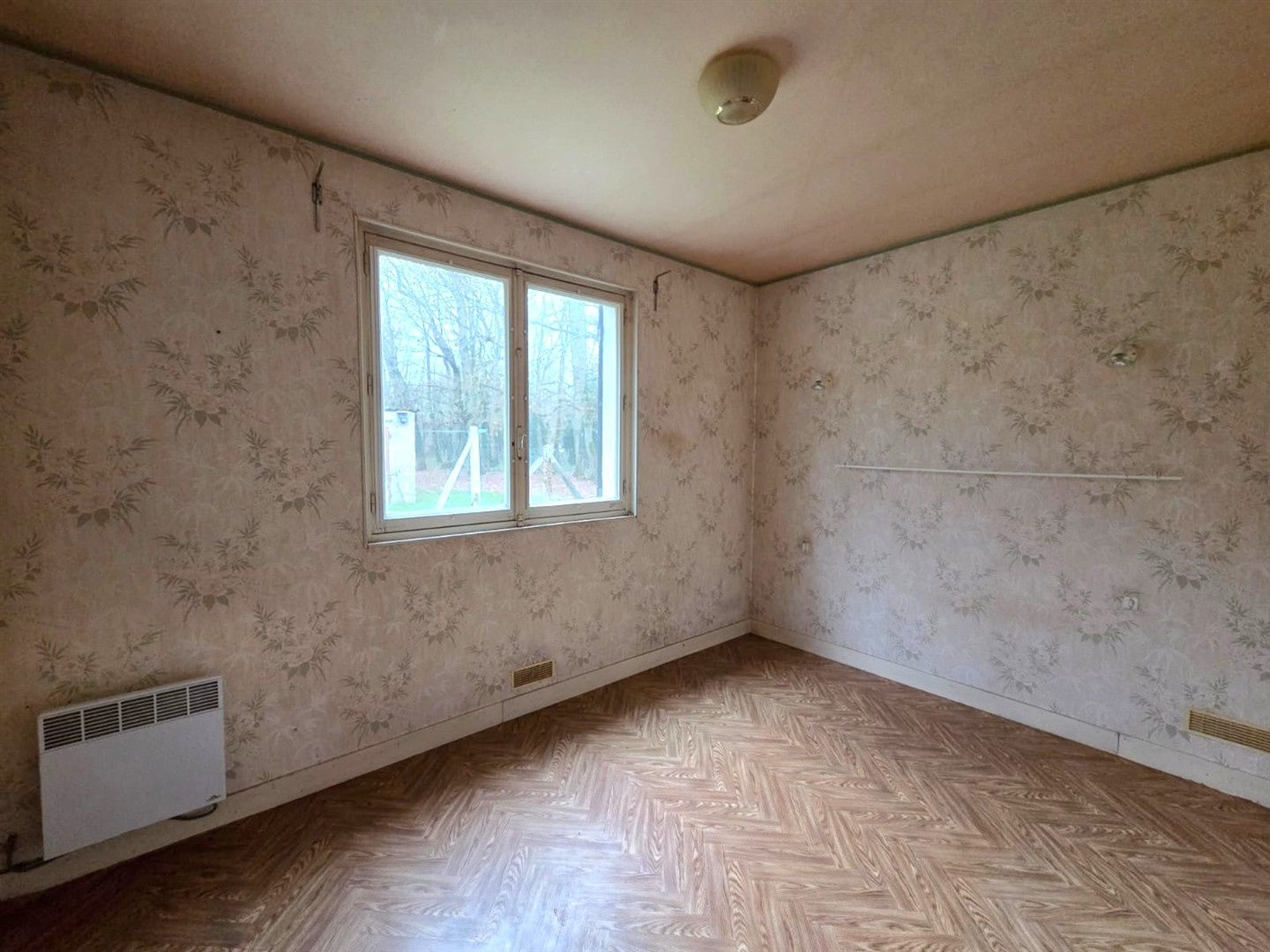 MAISON ANCIENNE À RÉNOVER