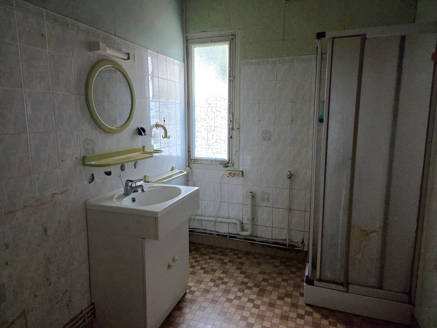 MAISON ANCIENNE À RÉNOVER