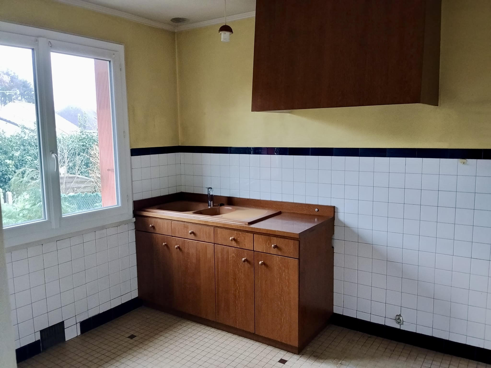 Maison traditionnelle avec sous-sol total et jardin