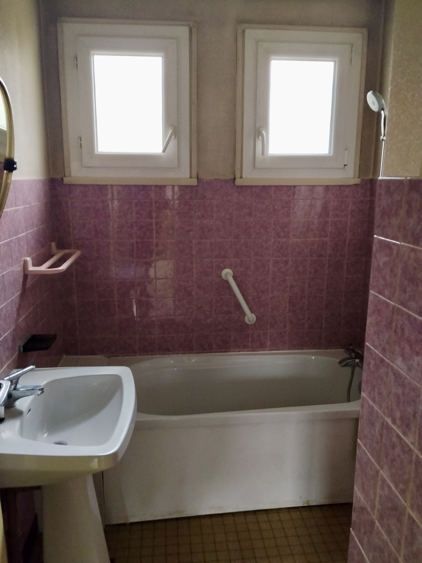 Maison traditionnelle avec sous-sol total et jardin