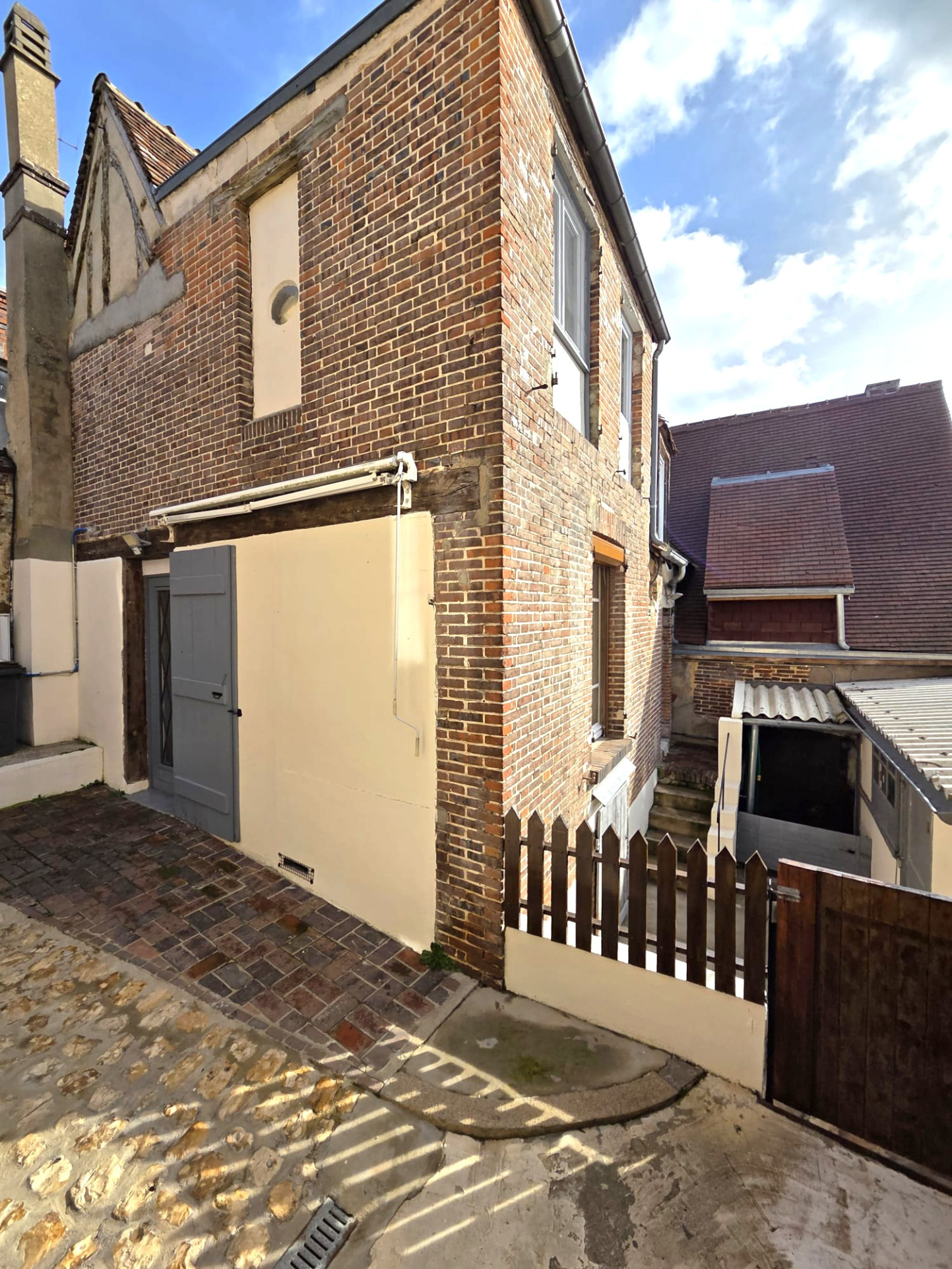 Un bien rare, alliant praticité et convivialité, à découvrir sans tarder !NONANCOURT