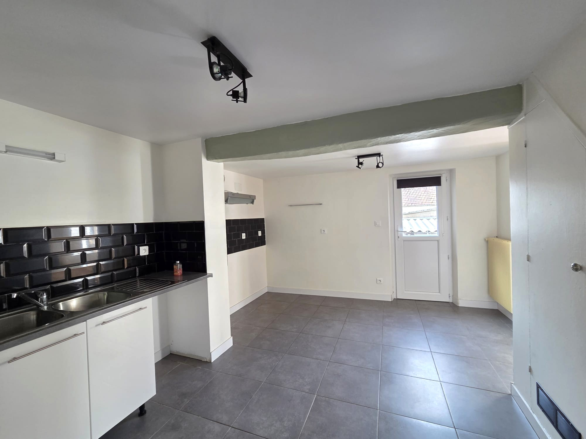 Un bien rare, alliant praticité et convivialité, à découvrir sans tarder !NONANCOURT