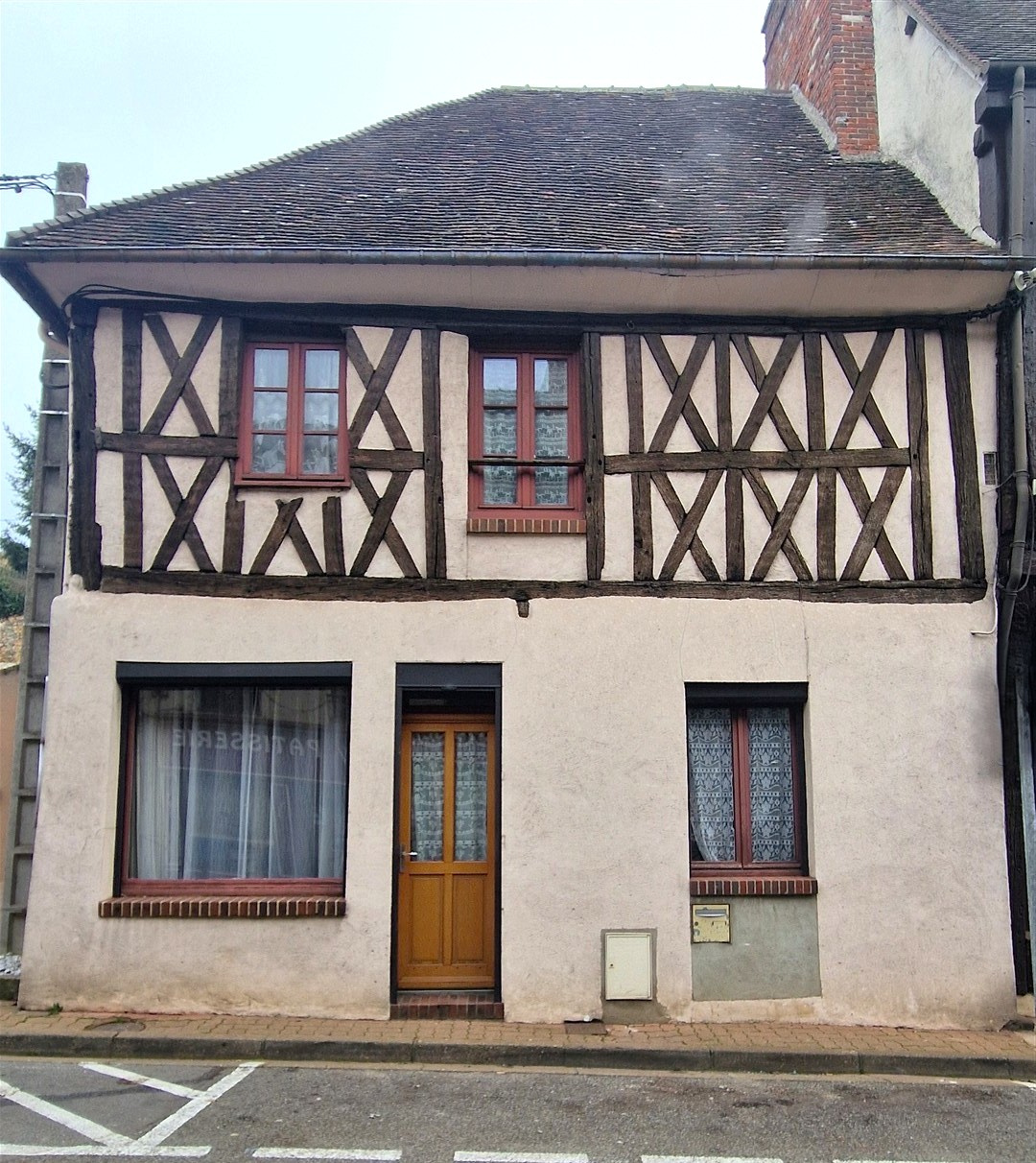 Maison ancienne à colombages, 2 chambres, centre Nonancourt !NONANCOURT