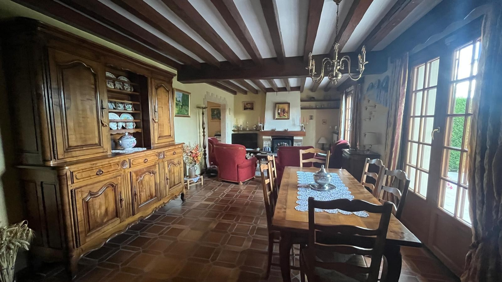 MAISON TRADITIONNELLE SUR SOUS-SOLSENONCHES