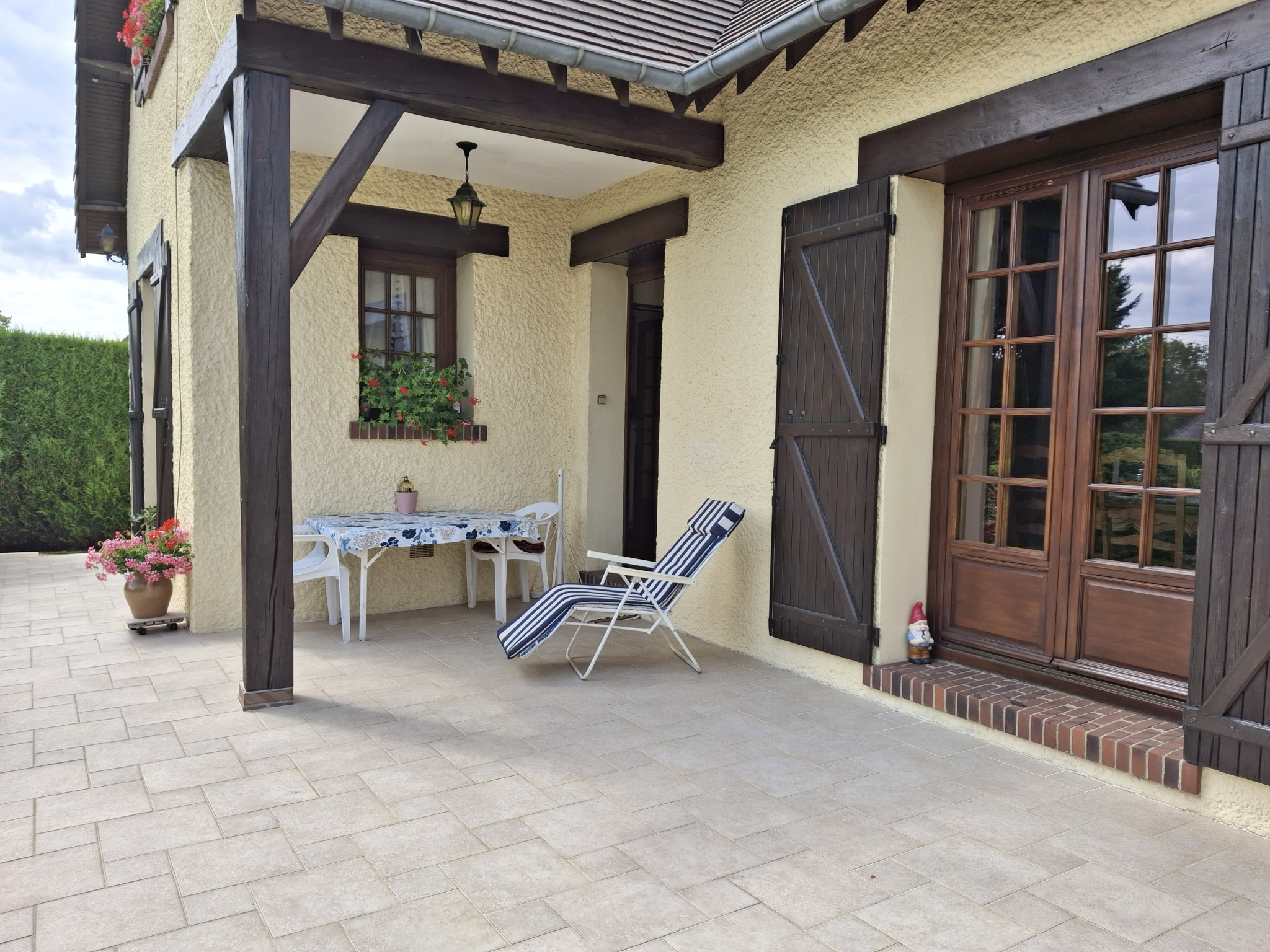 MAISON TRADITIONNELLE SUR SOUS-SOLSENONCHES