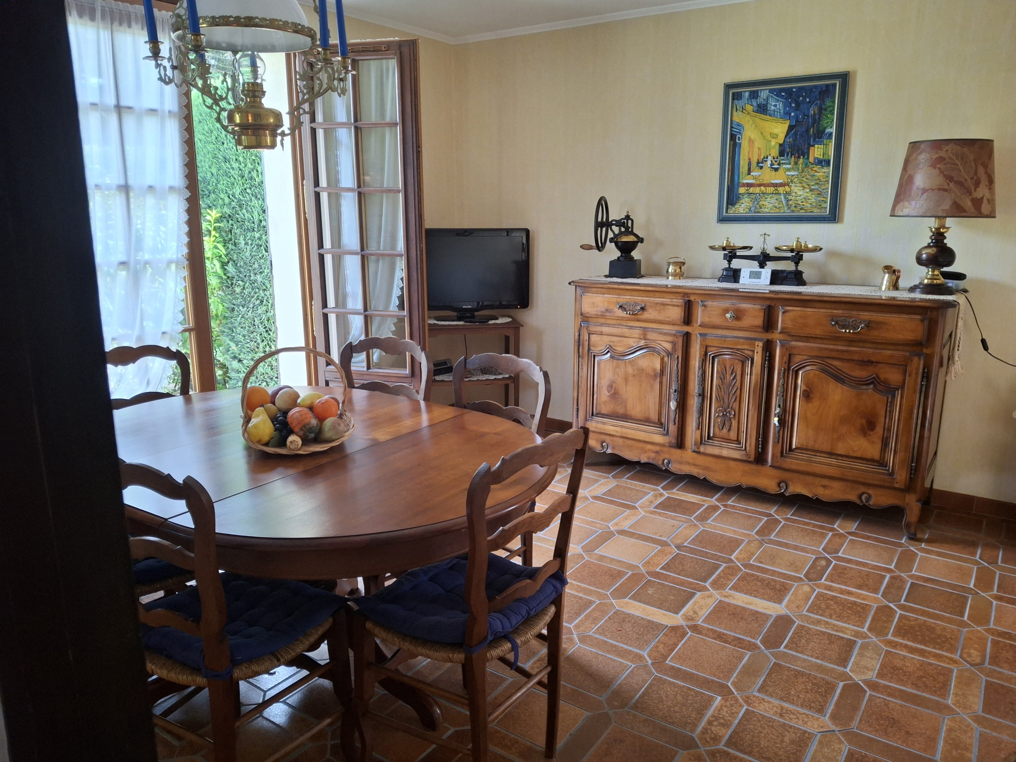 MAISON TRADITIONNELLE SUR SOUS-SOLSENONCHES