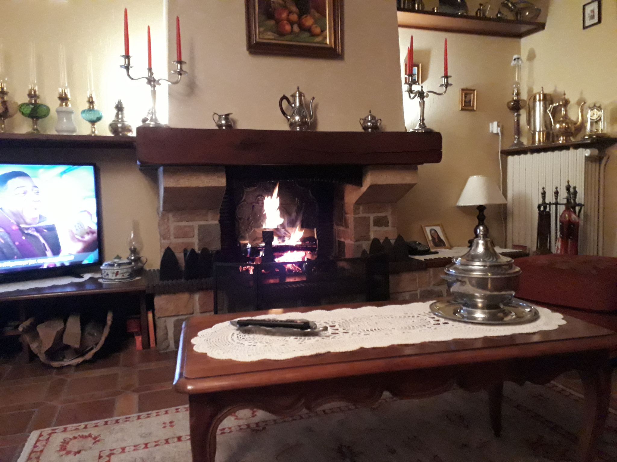 MAISON TRADITIONNELLE SUR SOUS-SOLSENONCHES