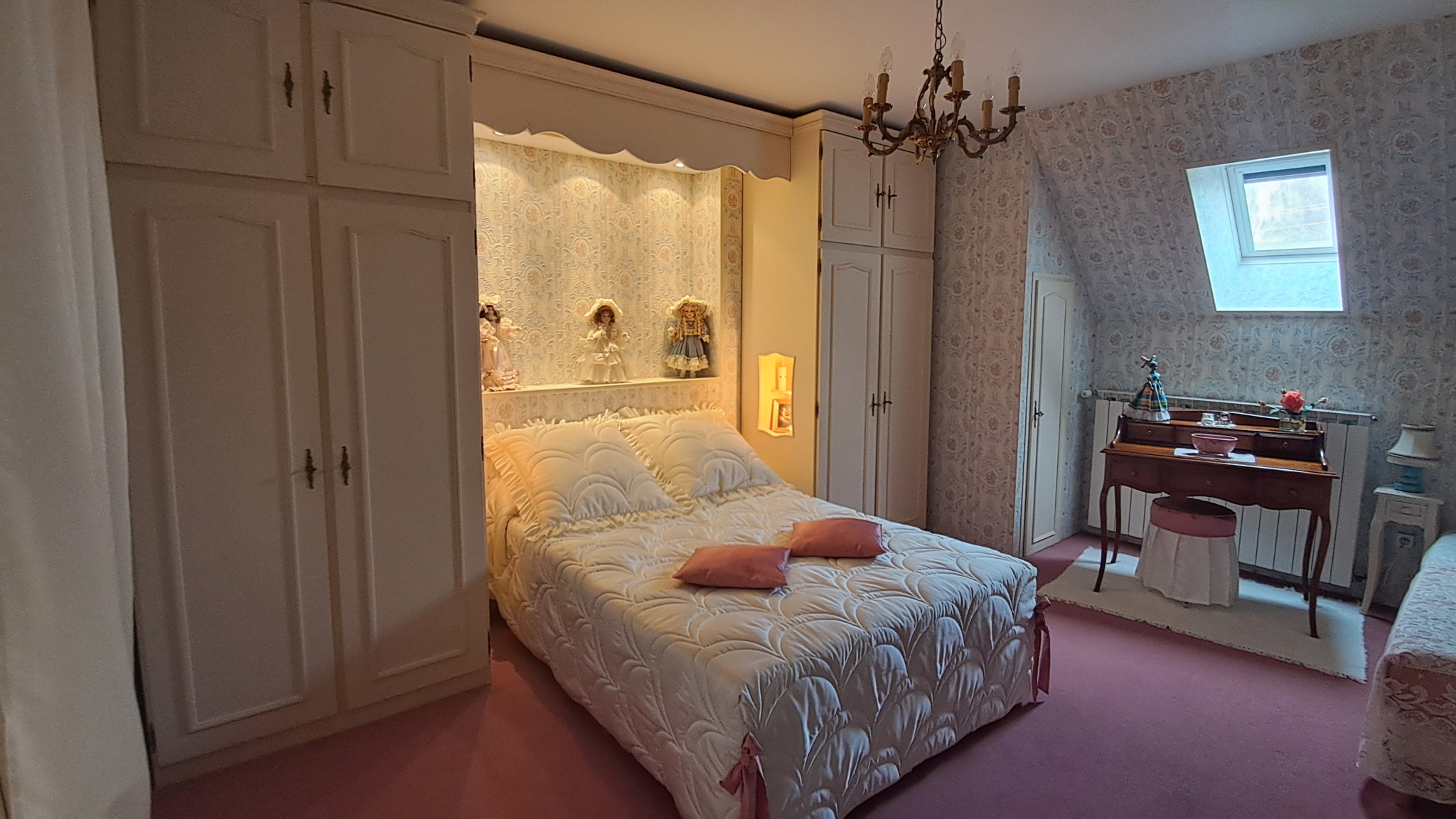 MAISON TRADITIONNELLE SUR SOUS-SOLSENONCHES