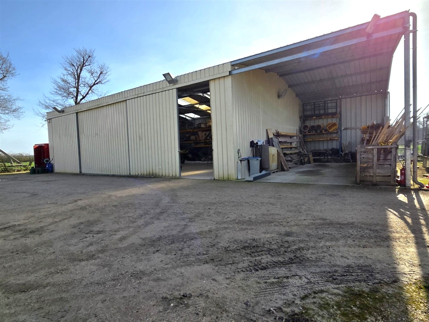 Idéal pour du stockage, de l'activité artisanale ou industrielle !5\' NONANCOURT, NONANCOURT