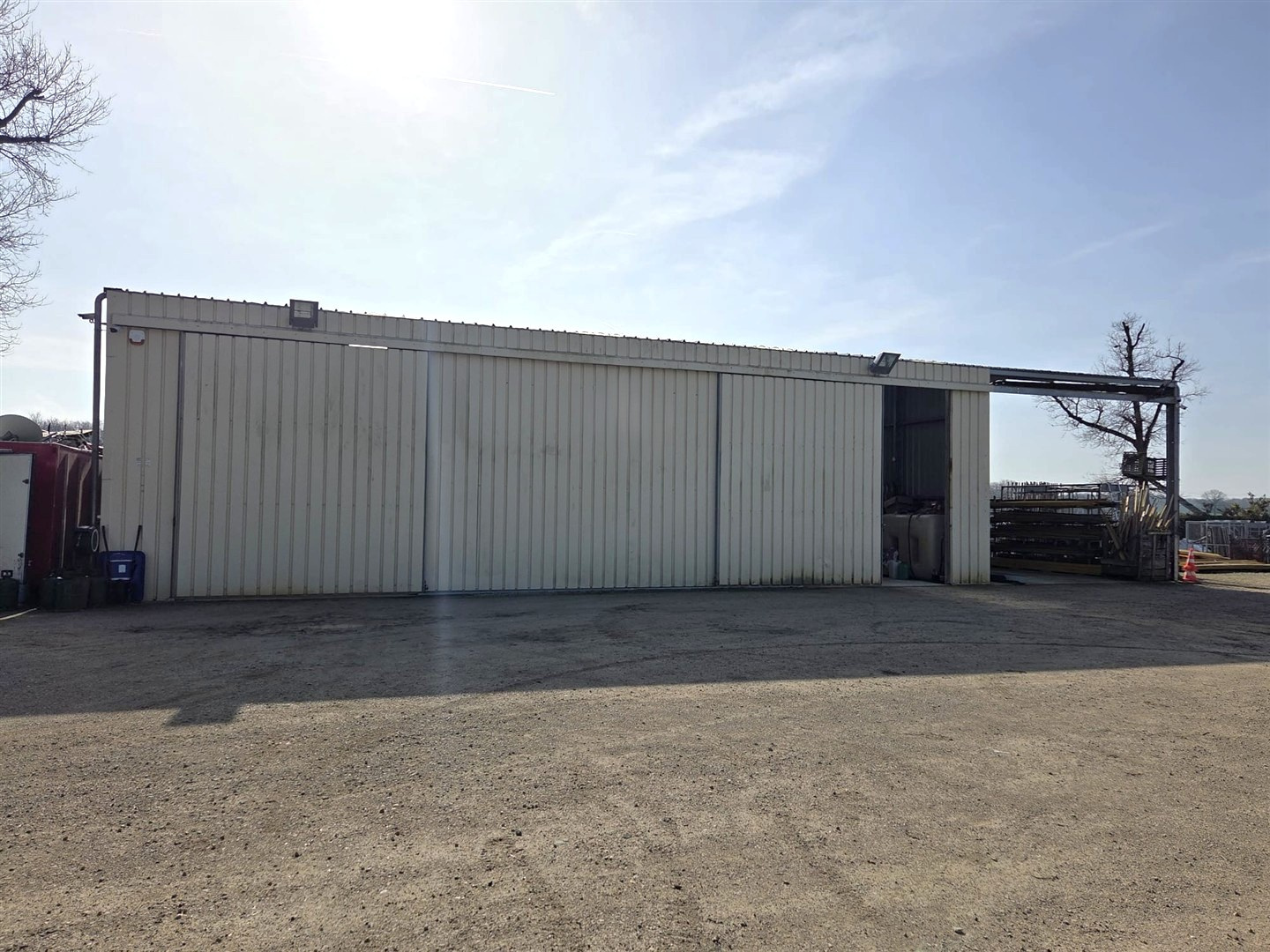 Idéal pour du stockage, de l'activité artisanale ou industrielle !5\' NONANCOURT, NONANCOURT
