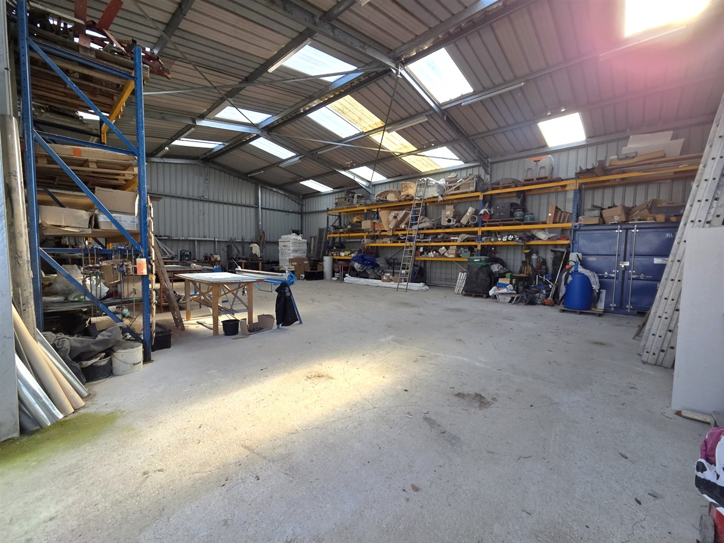 Idéal pour du stockage, de l'activité artisanale ou industrielle !5\' NONANCOURT, NONANCOURT