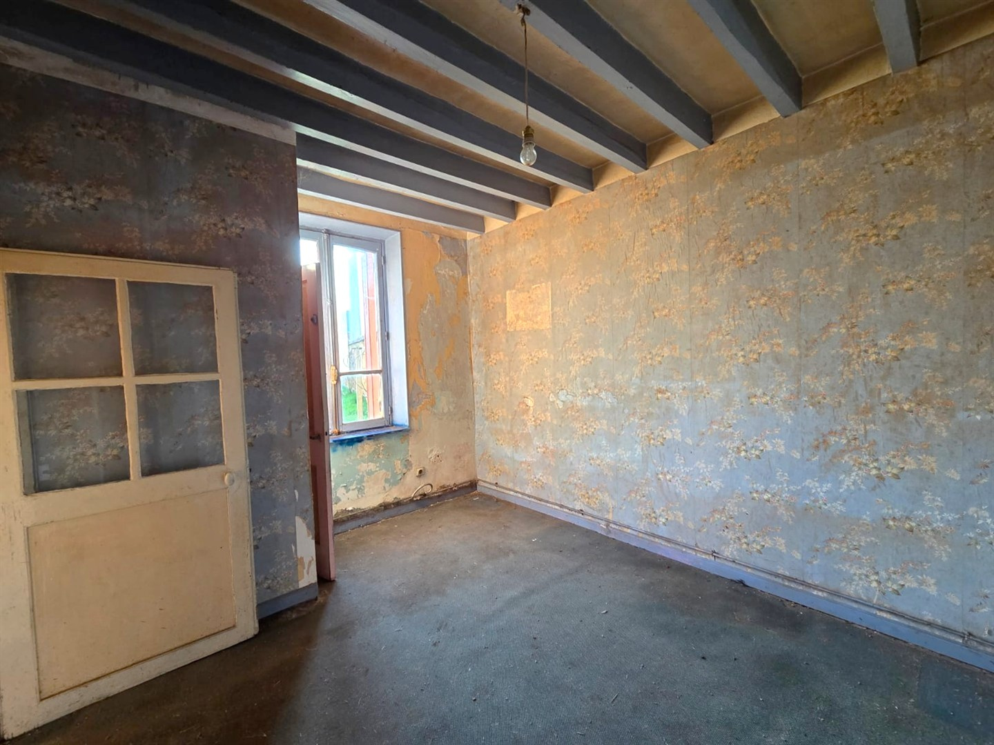 Maison ancienne à rénover avec grand jardin et potentiel !SAINT- REMY-SUR-AVRE