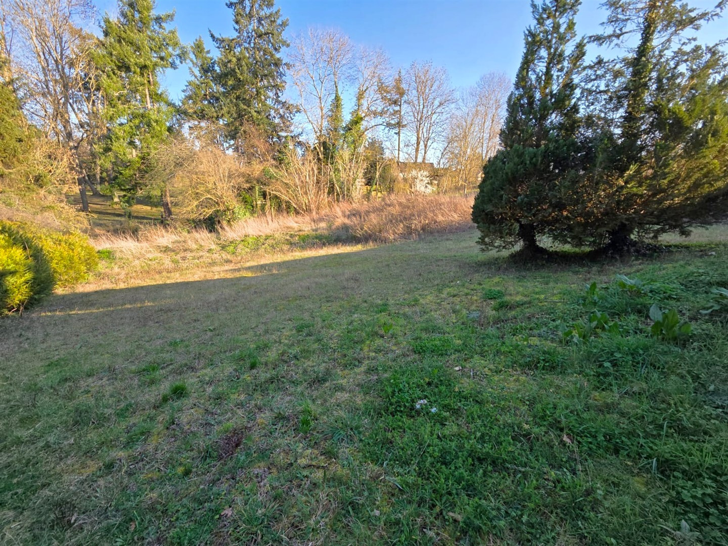 Maison ancienne à rénover avec grand jardin et potentiel !SAINT- REMY-SUR-AVRE