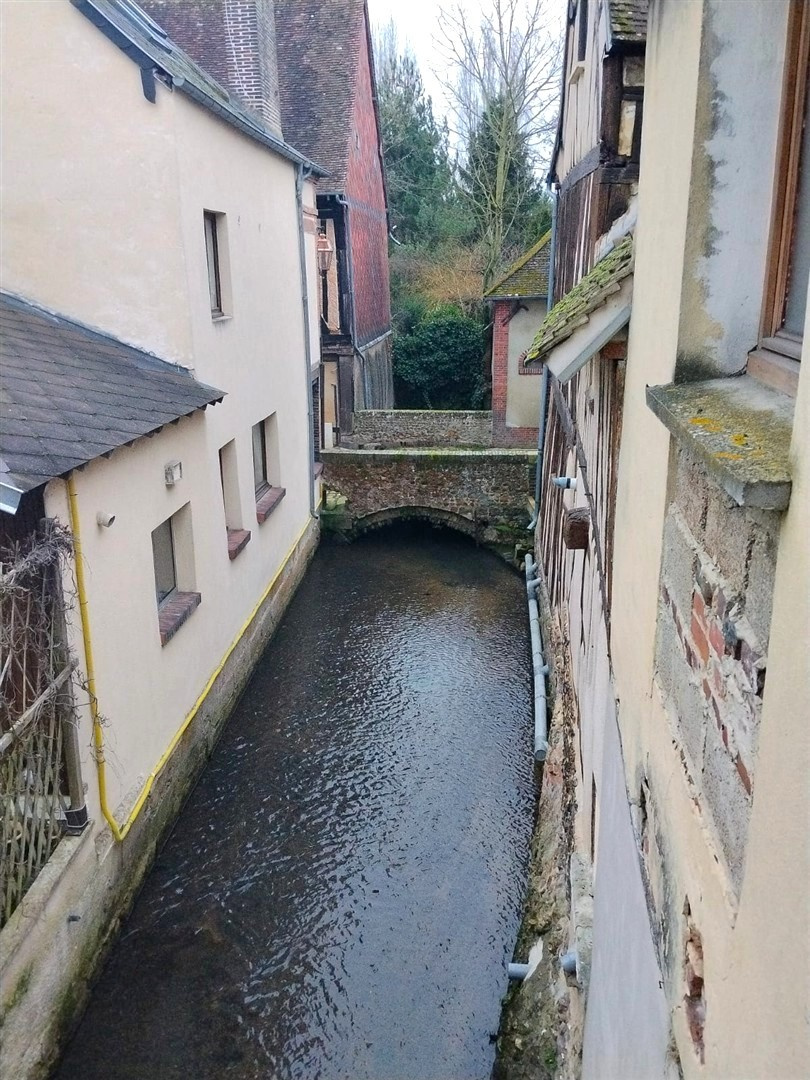 Appartement alliant charme, fonctionnalité et situation idéale, à proximité immédiate des commerces et des comVERNEUIL-SUR-AVRE