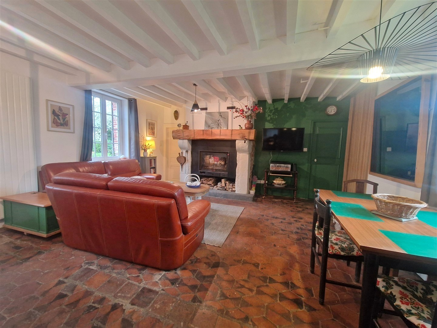 Coup de cœur ! Fermette de charme avec dépendances et vaste jardin arboré.Secteur MARCILLY LA CAMPAGNE