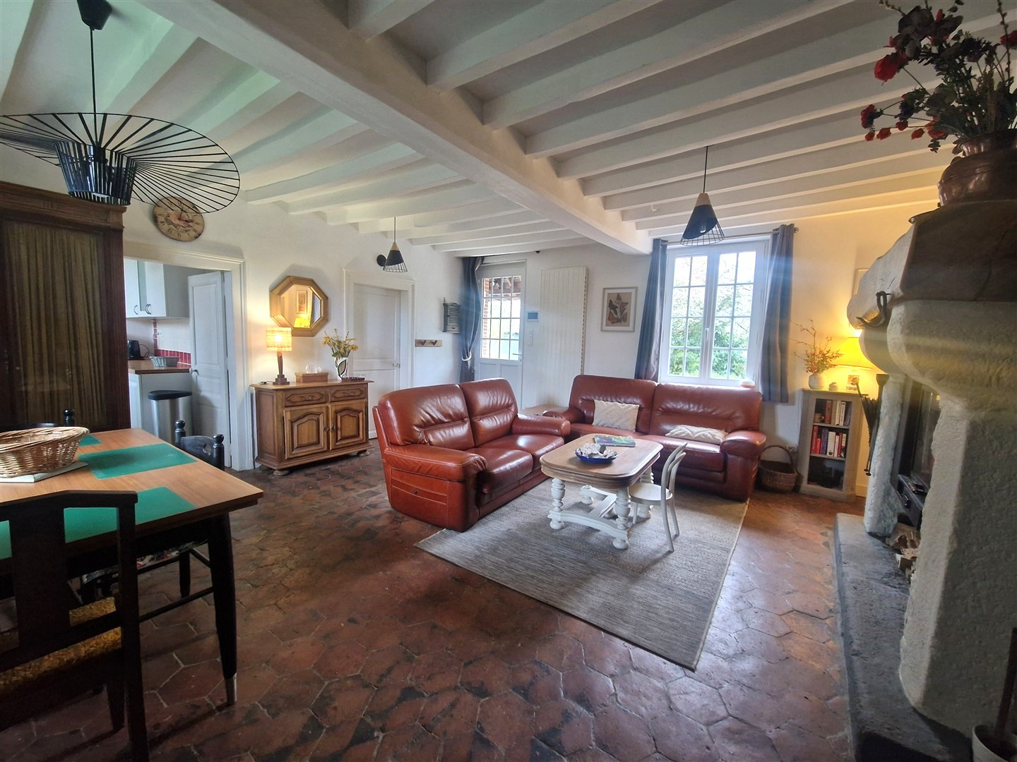 Coup de cœur ! Fermette de charme avec dépendances et vaste jardin arboré.Secteur MARCILLY LA CAMPAGNE