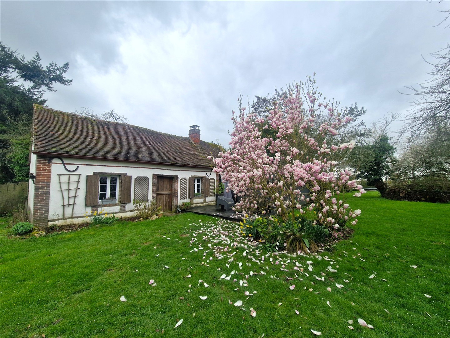 Coup de cœur ! Fermette de charme avec dépendances et vaste jardin arboré.Secteur MARCILLY LA CAMPAGNE