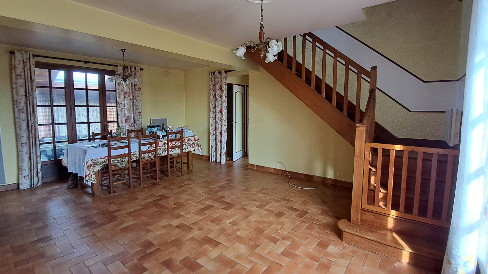 CHARMANTE MAISON AVEC DEPENDANCESSENONCHES