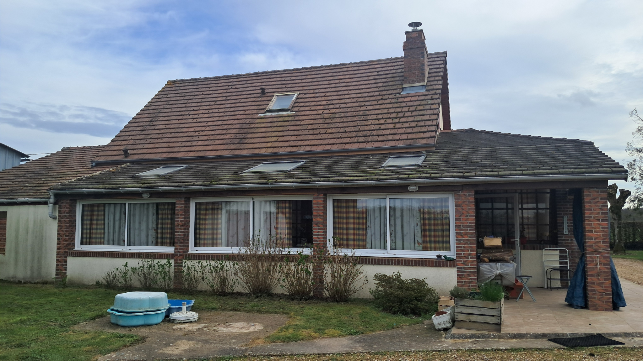 CHARMANTE MAISON AVEC DEPENDANCESSENONCHES