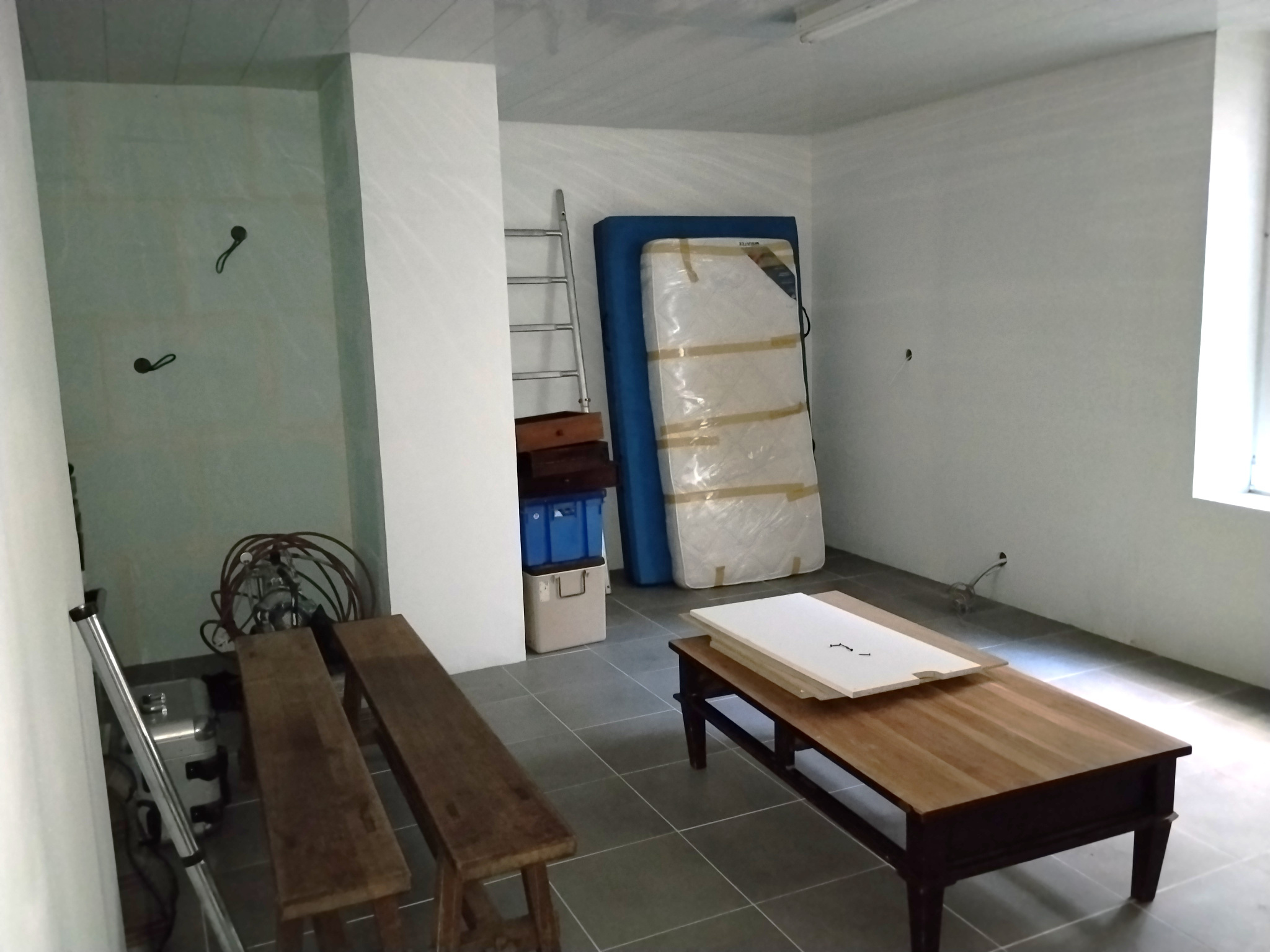 Espace professionnel avec ateliers et bureau, accès facile !NONANCOURT