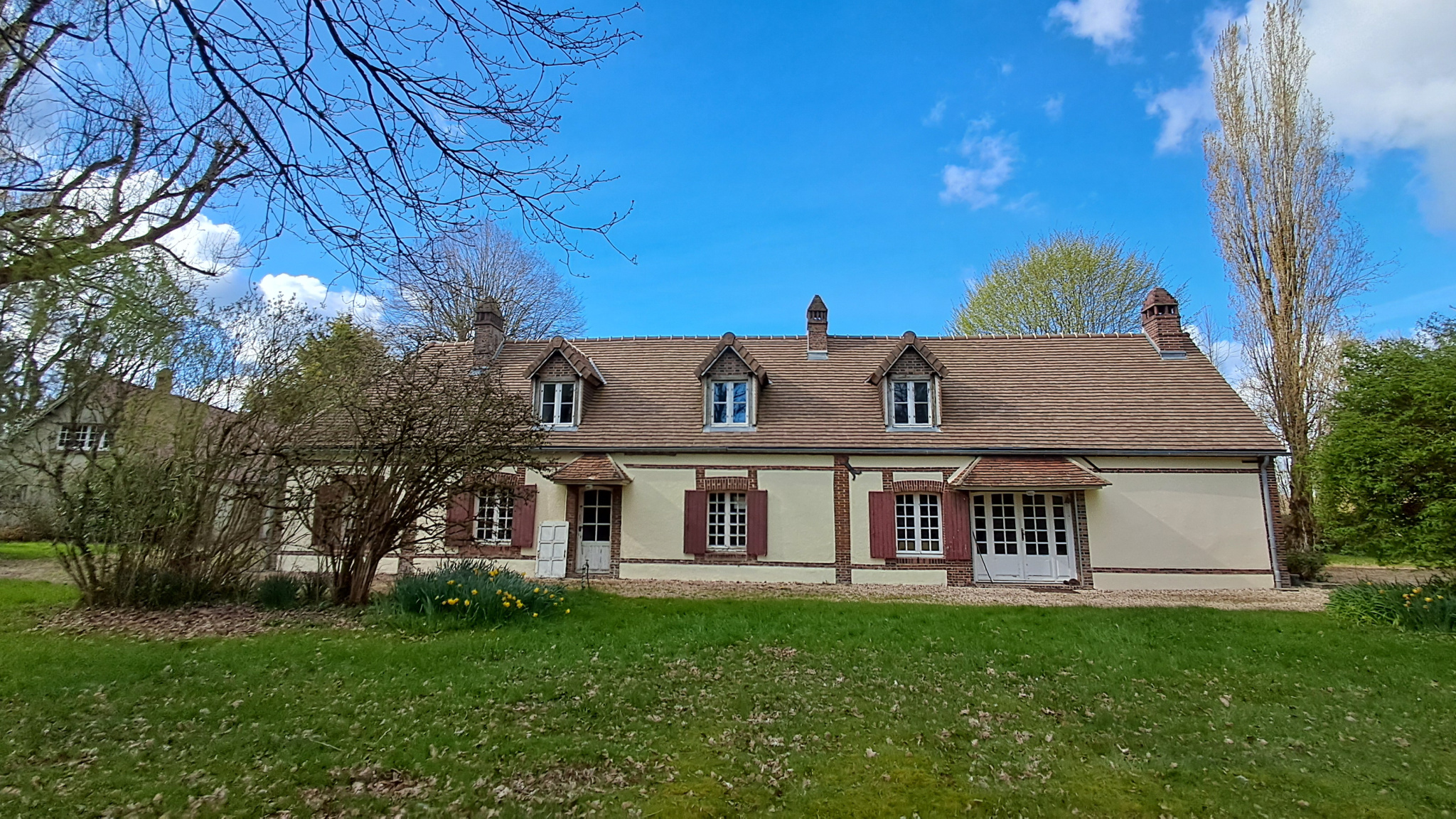 Propriété avec dépendances et grand terrainLA Ferté VIDAME