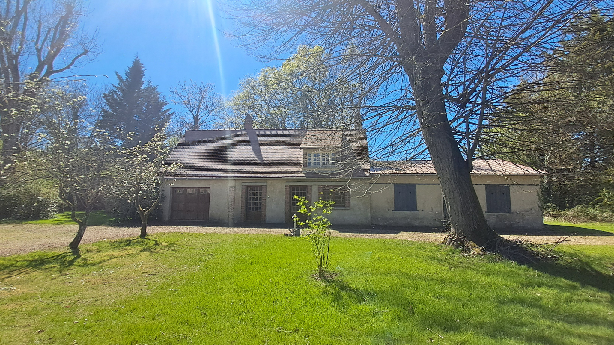 Propriété avec dépendances et grand terrainLA Ferté VIDAME