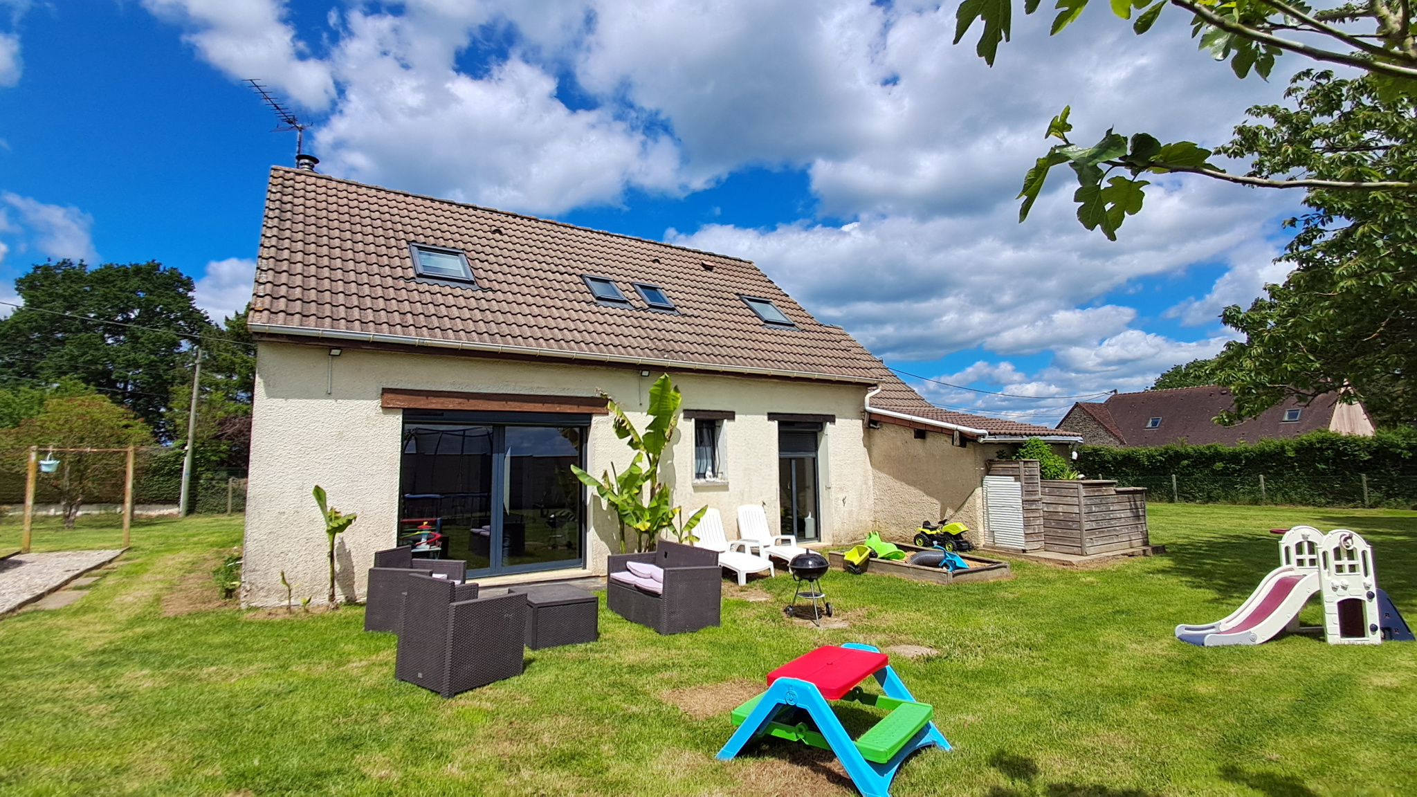 MAISON TRADITIONNELLE DANS IMPASSE AU CALME