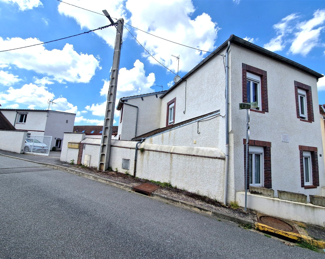 Un bien rare, idéal pour investisseurs à la recherche d’un bien immobilier sécurisé et sans travaux !SAINT REMY SUR AVRE