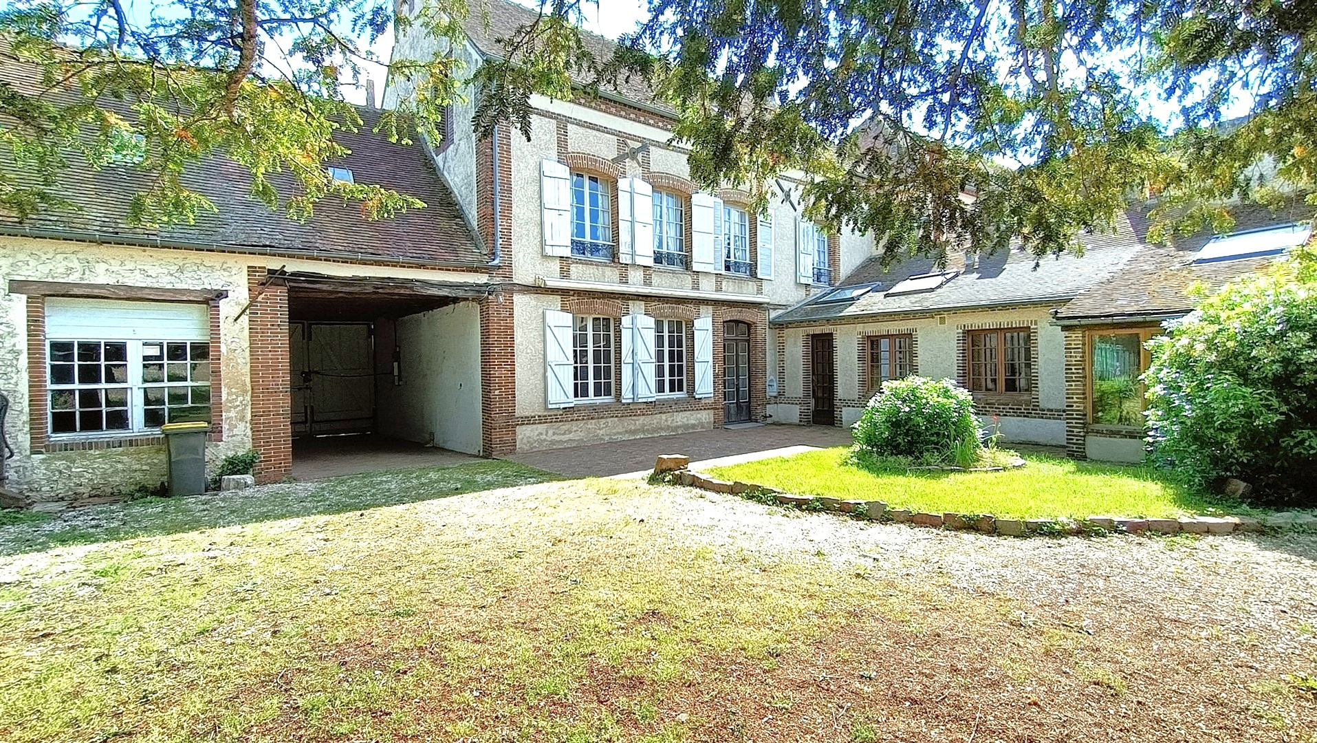 CHARME & FORT POTENTIEL !!BREZOLLES
