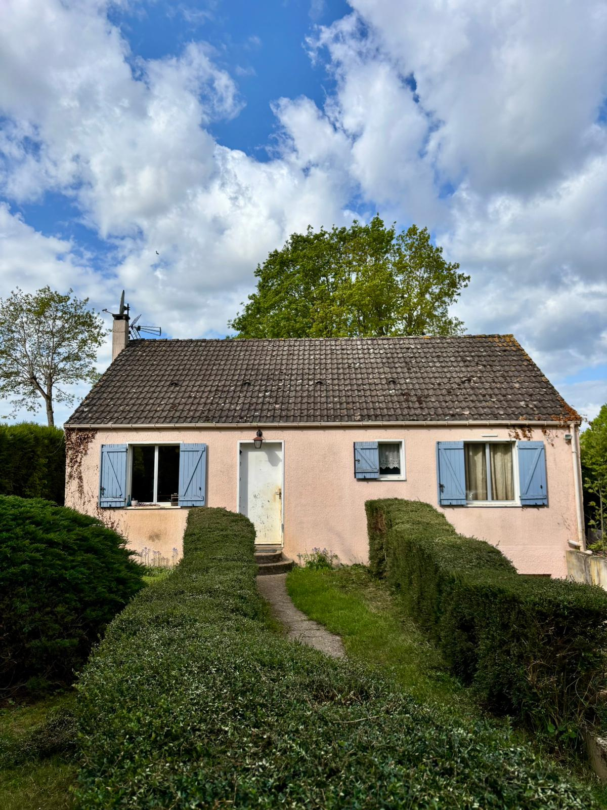 Maison Phénix familiale sur grand terrain arboré avec sous-sol totalProche NONANCOURT, Secteur NONANCOURT