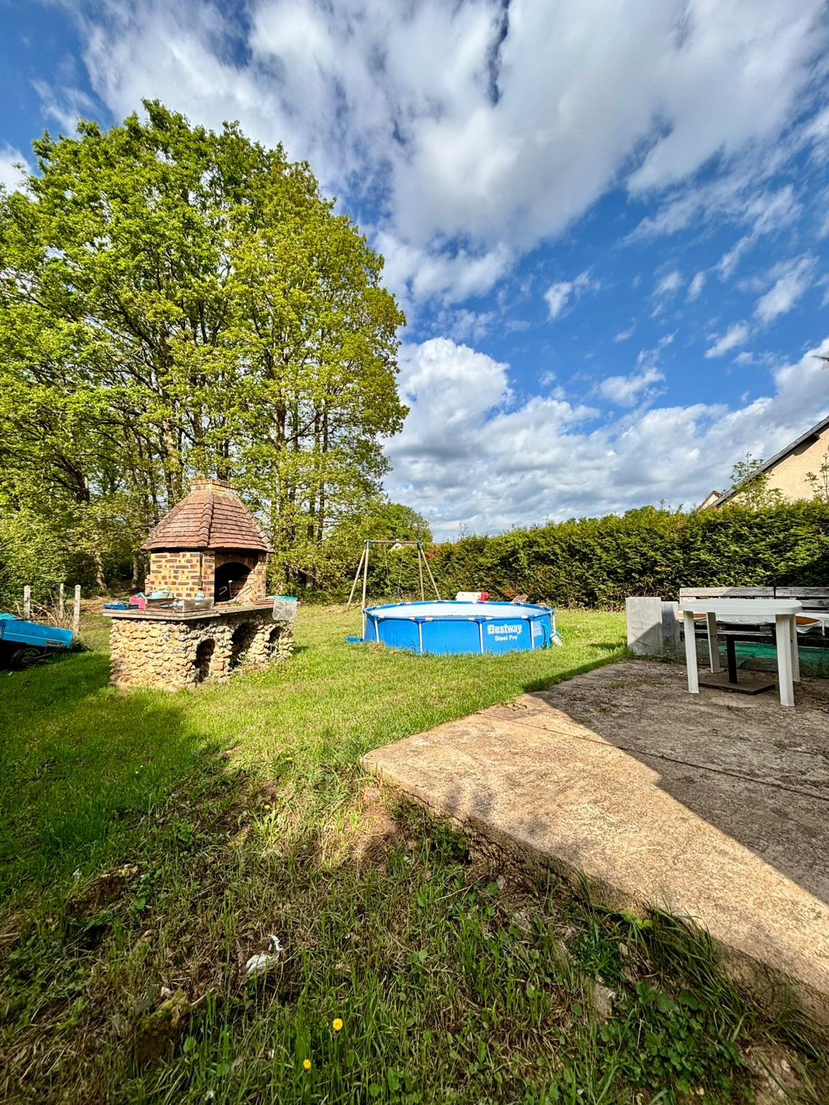 Maison Phénix familiale sur grand terrain arboré avec sous-sol totalProche NONANCOURT, Secteur NONANCOURT