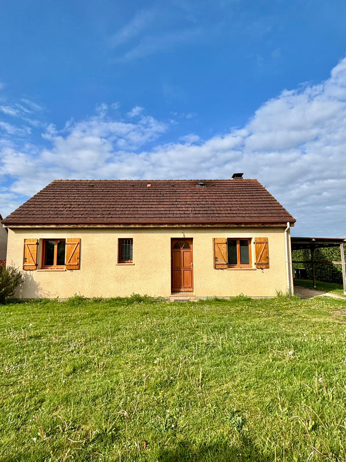 Maison traditionnelle de plain-pied, alliant confort et fonctionnalité