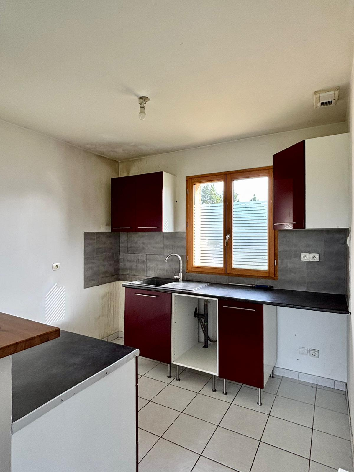 Maison traditionnelle de plain-pied, alliant confort et fonctionnalité