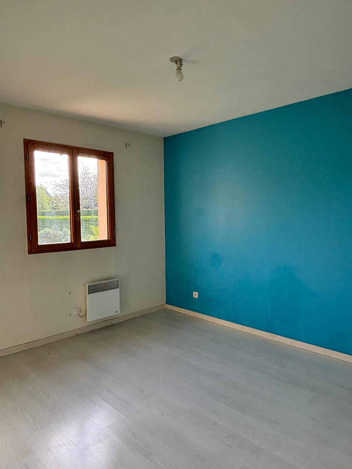 Maison traditionnelle de plain-pied, alliant confort et fonctionnalité