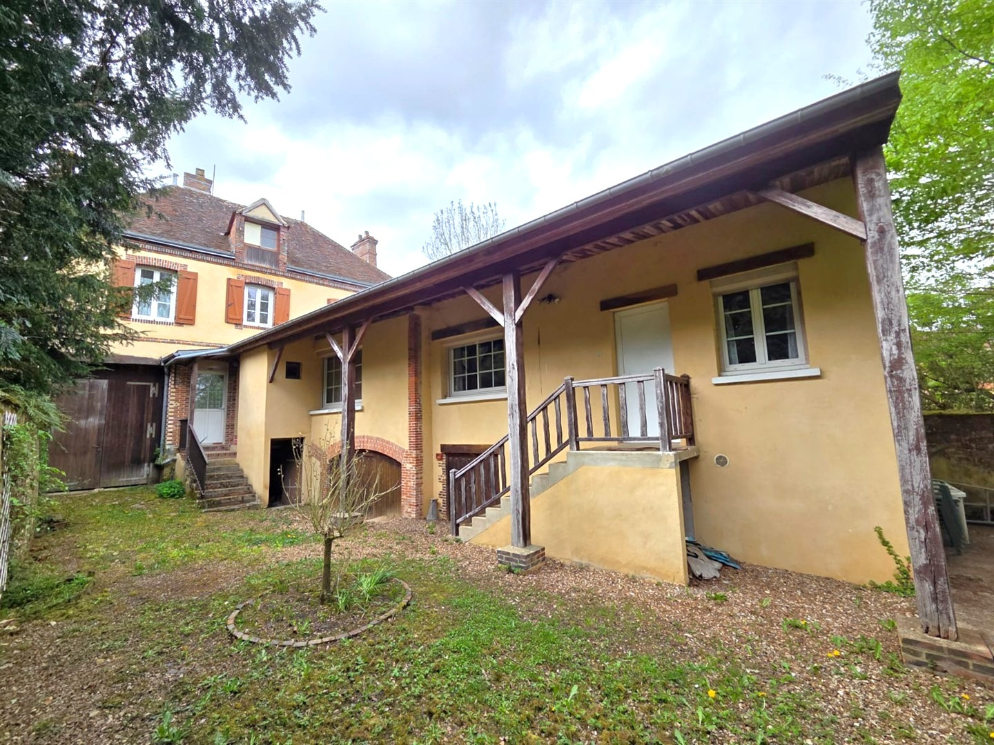 HAVRE DE PAIX EN COEUR DE VILLAGE : AUTHENTIQUE & JARDIN D'EXCEPTION !CHATEAUNEUF EN THYMERAIS